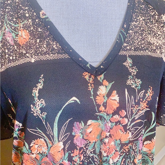 Beautiful Sheer Dress w/Floral Design - Picture 5 of 8